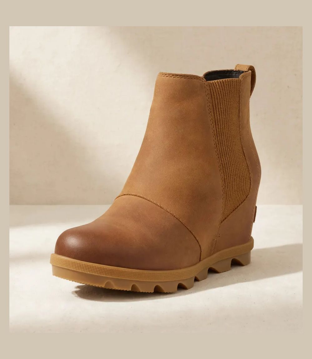 Athlefit womens Chelsea boots lug sole chunky heel ankle booties - best overall chunky Chelsea boots on Amazon